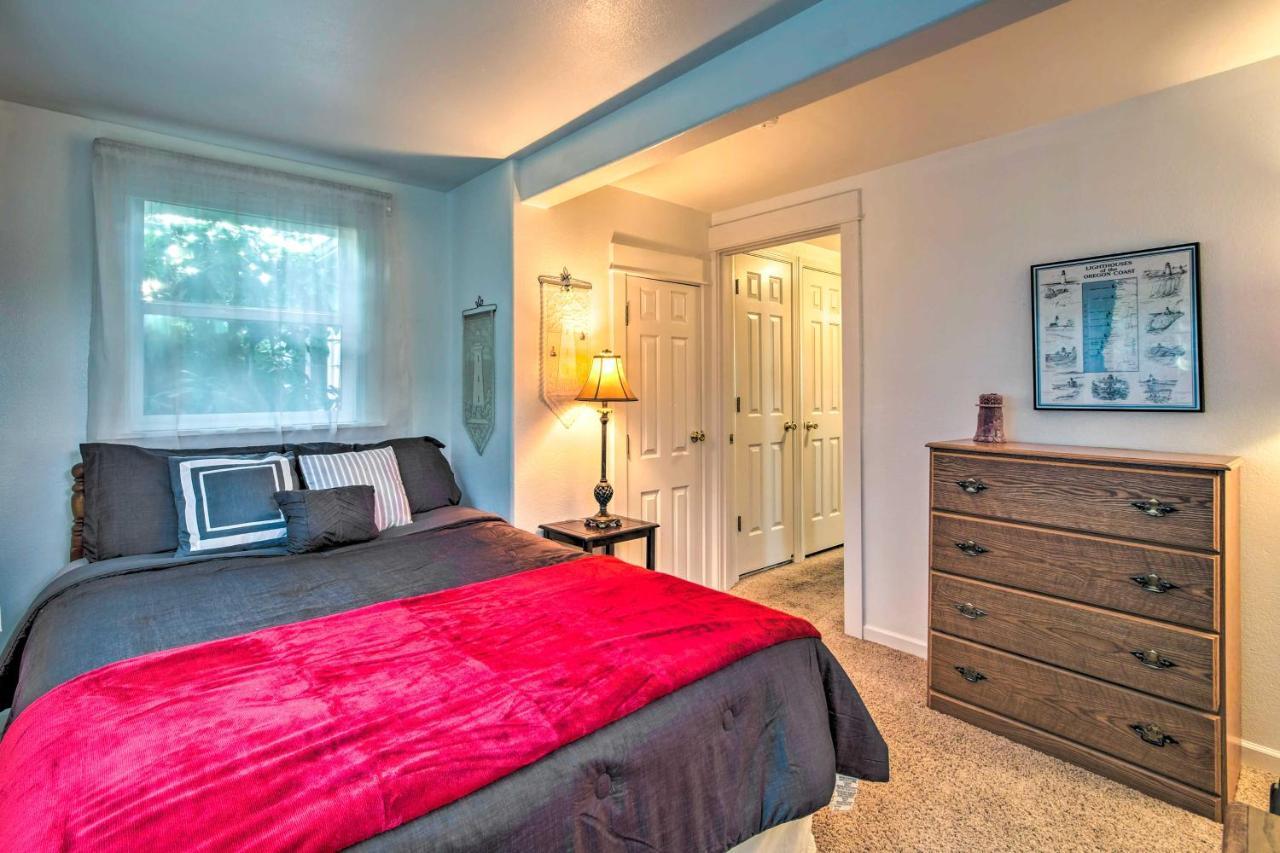 Cliffside Lighthouse Beach Home With Ocean View Coos Bay Extérieur photo
