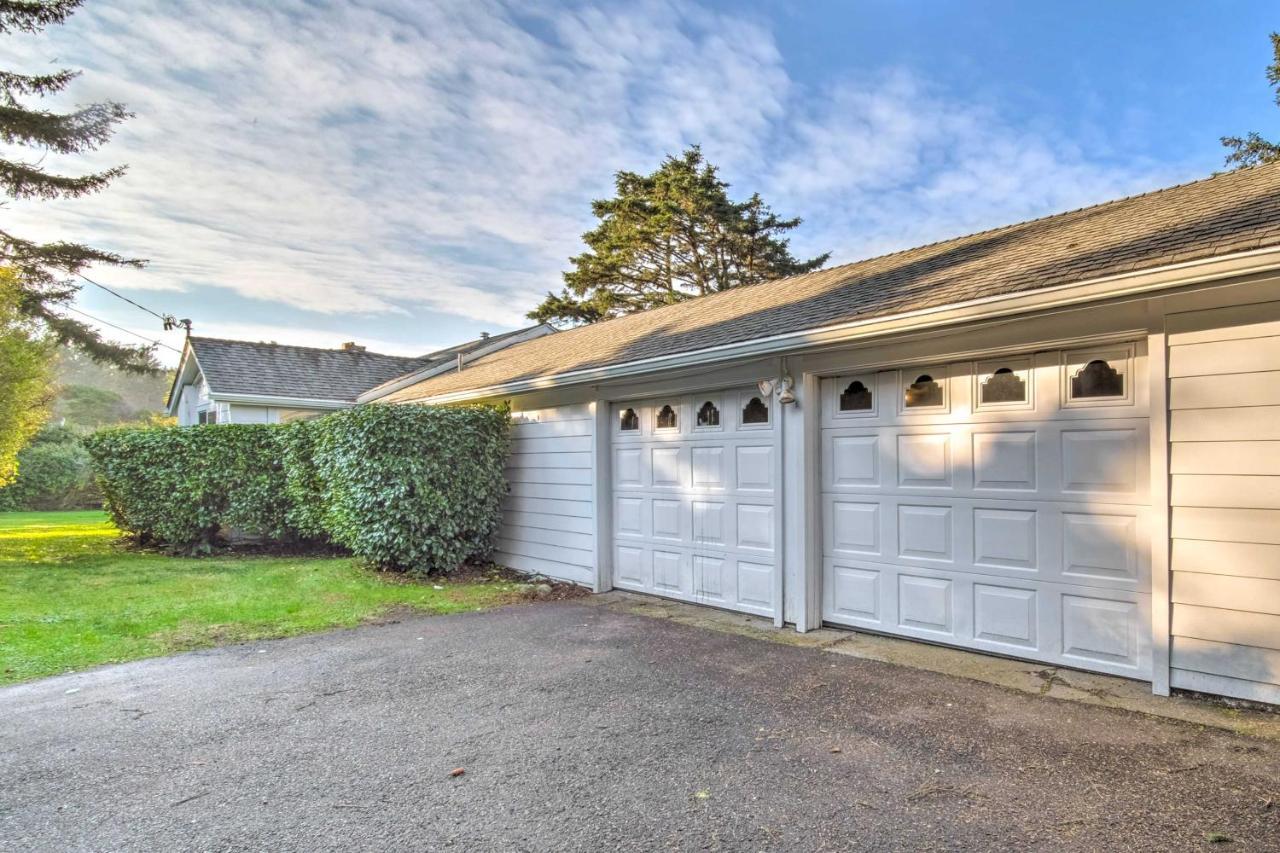 Cliffside Lighthouse Beach Home With Ocean View Coos Bay Extérieur photo