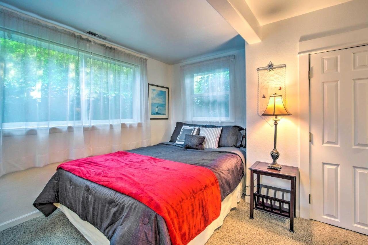 Cliffside Lighthouse Beach Home With Ocean View Coos Bay Extérieur photo